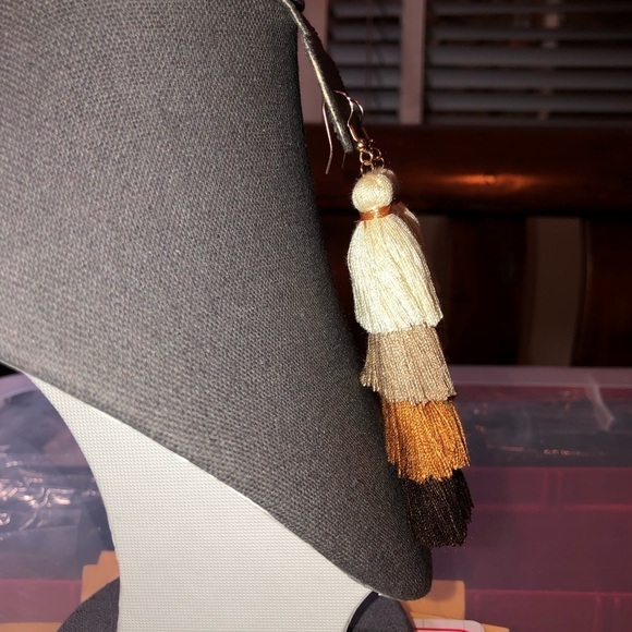 Neutral Tones Tiered Tassel Dangle Earrings NEW - Picture 4 of 4